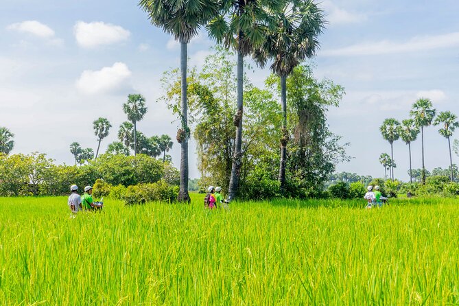 Siem Reap: Countryside Vespa Tour / Tuk Tuk Available - Leaving Krong Siem Reap by scooter