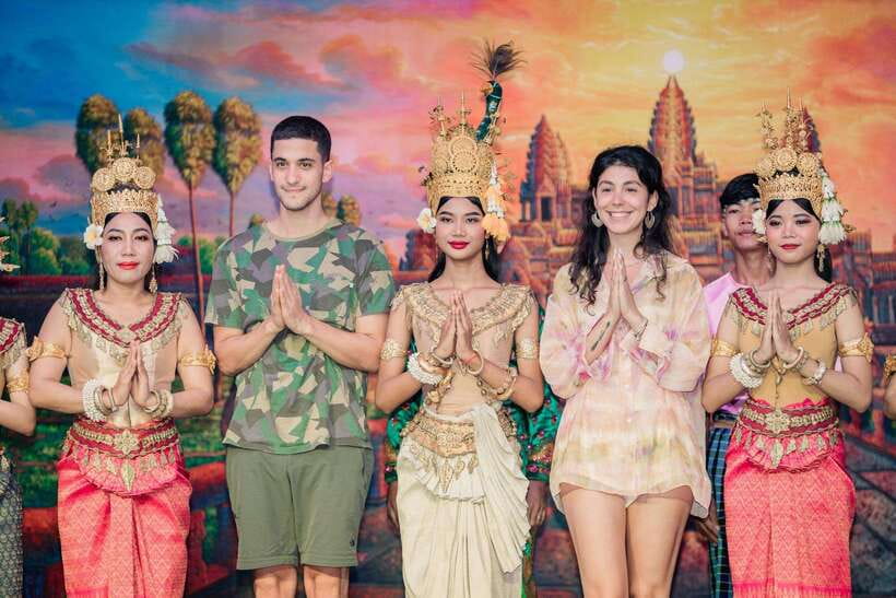 Siem Reap: Dinner and Traditional Show with Hotel Transfer - Choosing between the garden and indoor seating