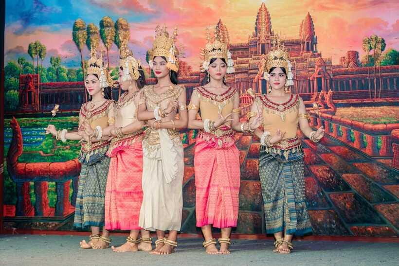 Siem Reap: Dinner and Traditional Show with Hotel Transfer - Who will enjoy this dinner show most