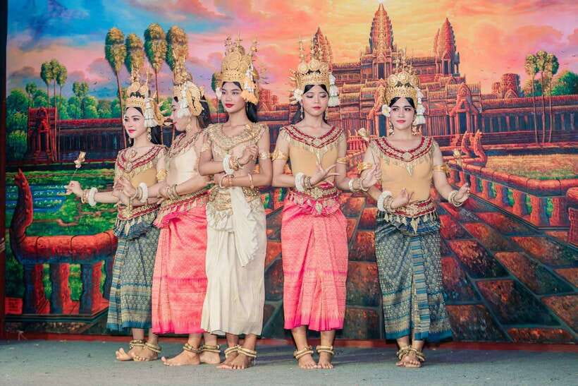 Siem Reap: Dinner and Traditional Show with Hotel Transfer - The tuk-tuk pickup from Siem Reap hotels