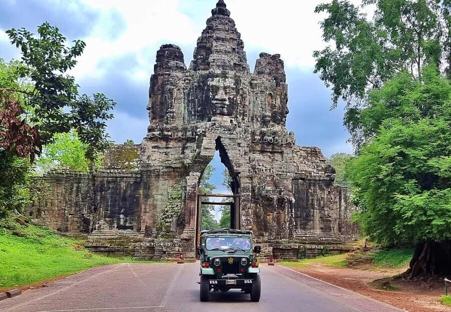 Siem Reap - Discover Angkor Wat by Jeep - Angkor Thom and the Bayon faces