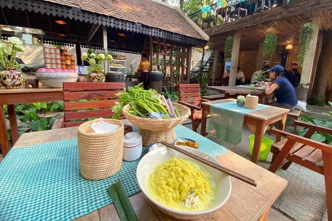 Siem Reap Evening Food Tour - Inclusive 5 stops Local Tastings - The final drink: Long’s Bar or Sombai?