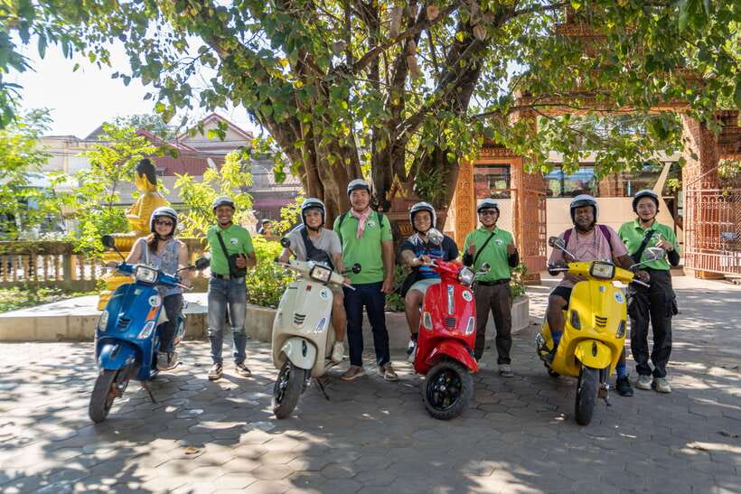 Siem Reap Evening Food Tour - On Promotion Price limit Offer - Banh chok in a back street near the river