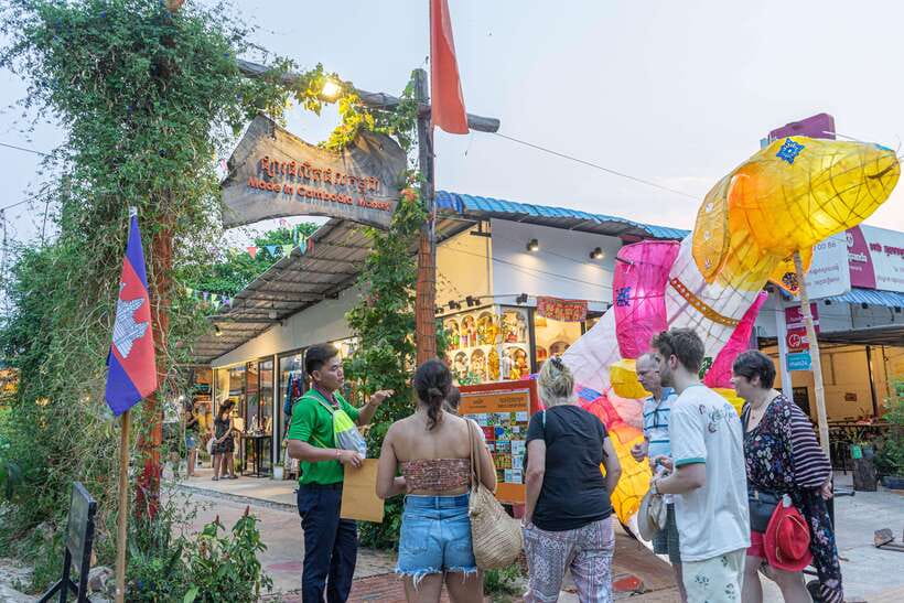 Siem Reap: Evening Food Tour with 10 Local Tastings - Long’s Bar closes the route with beer