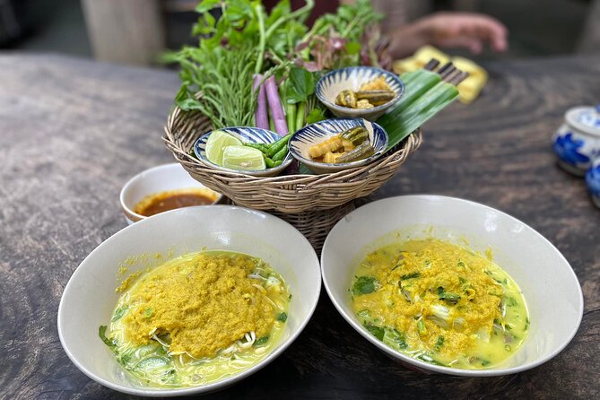 Siem Reap Evening Foodie Vespa Tour / Tuk Tuk Available - Long’s Bar closes with beer and questions
