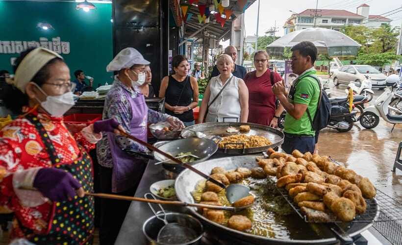 Siem Reap: Evening Foodie Vespa Tour / Tuk Tuk Available - Who will enjoy this tour most
