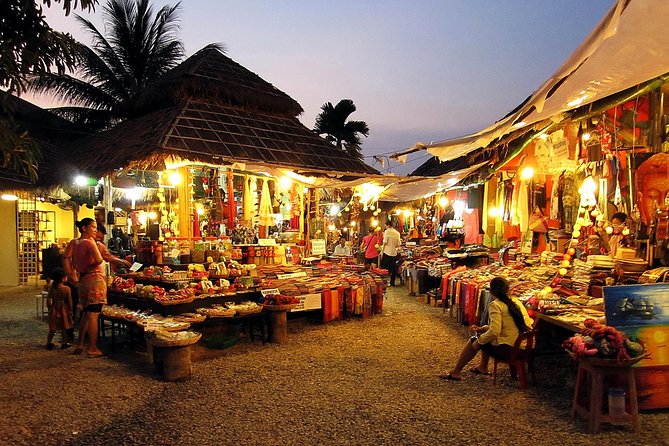 Siem Reap Evening Street foods Tours by Tuk Tuk - The evening stalls: fruit, snacks, and local people