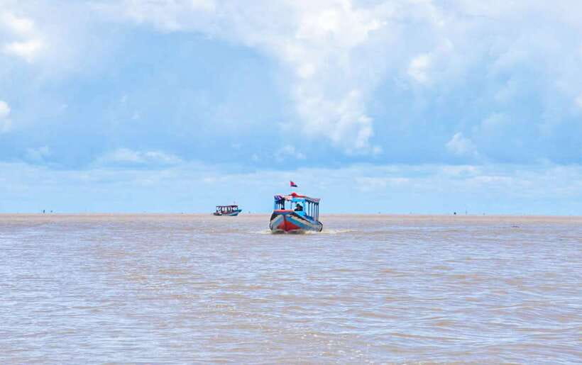 Siem Reap: Floating Village and Sunset Private Boat Tour - What to bring for the lake