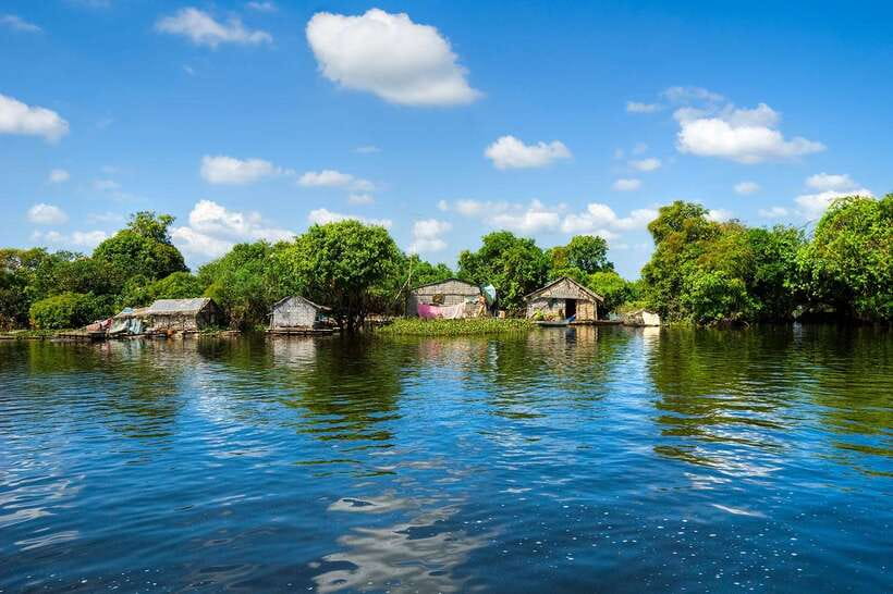 Siem Reap: Floating Village Half-Day Tour - The crocodile and fish farm: interesting but not for everyone