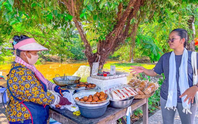 Siem Reap: FREE Market & Local Temple Tour - Tasting a Cambodian market snack