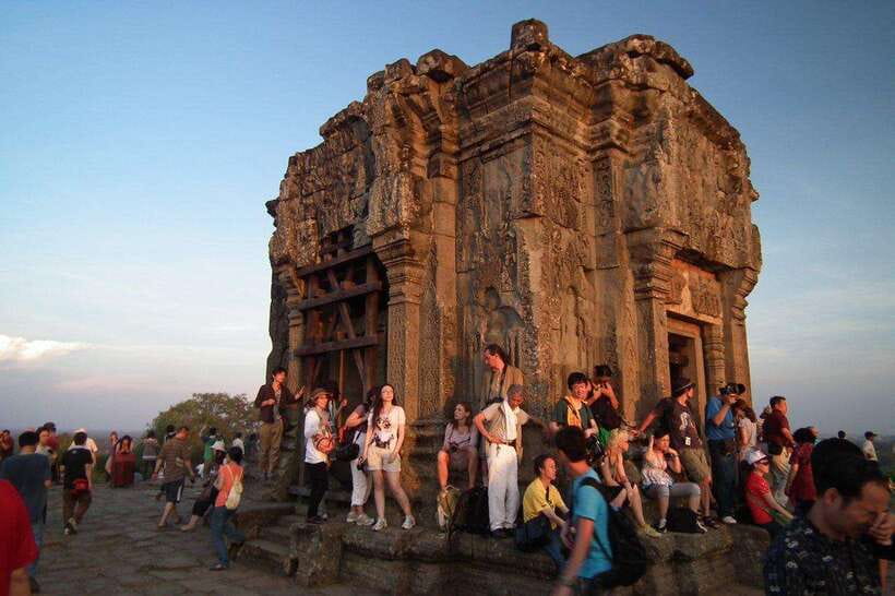 Siem Reap: Full Day Angkor Wat Temple Tour with Sunset - Angkor Wat gives the day its grand opening