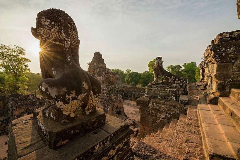 Siem Reap: Grand circle tour Sun set on bakeang hill & Guide - Phnom Bakheng: a hilltop ending at sunset
