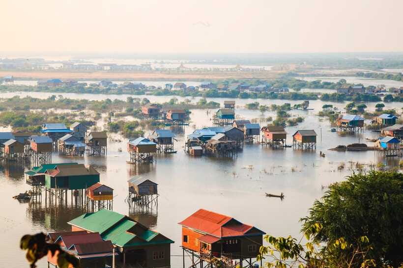 Siem Reap: Half-Day Kampong Phluk with Sunset, Boat & Guide - Schools, homes, fishing, and daily routines