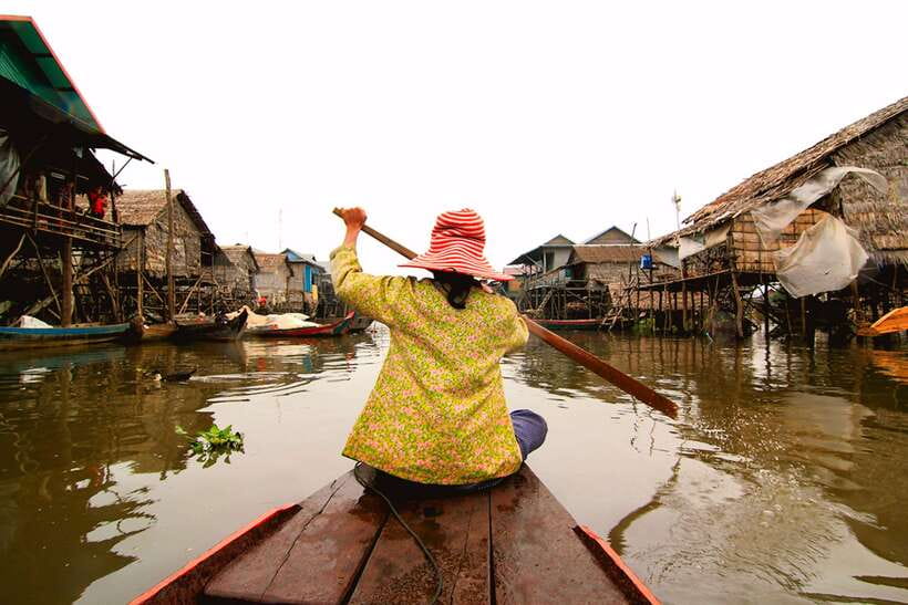 Siem Reap: Half-Day Kampong Phluk with Sunset, Boat & Guide - Ro Lus Market and the first village context