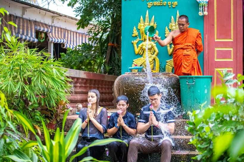 Siem Reap: Khmer Water Blessing by Monk and Lotus Farm Visit - Seeing how lotus flowers move from field to offering