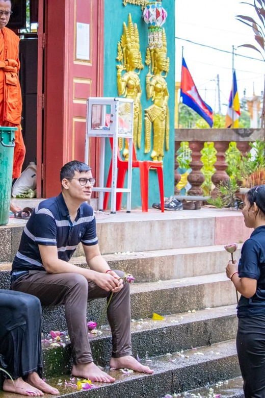 Siem Reap: Khmer Water Blessing by Monk and Lotus Farm Visit - What happens during the monk water blessing