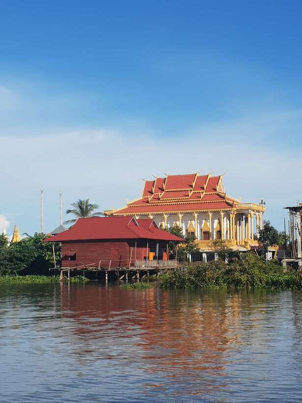 Siem Reap: Kompong Khleang Floating Village Guided Tour - Why Kompong Khleang feels different from a quick lake excursion