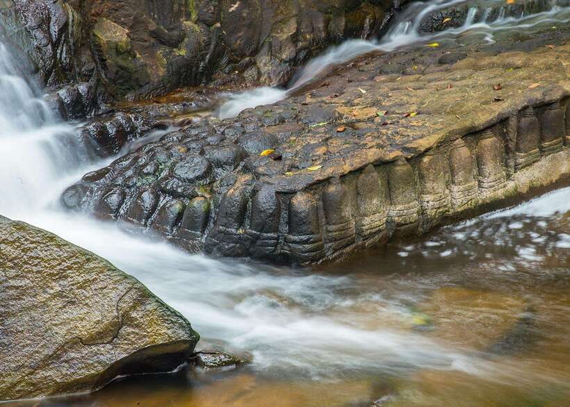 Siem Reap: Kulen Waterfalls and Banteay Srei Tour - Banteay Srei and its pink sandstone detail