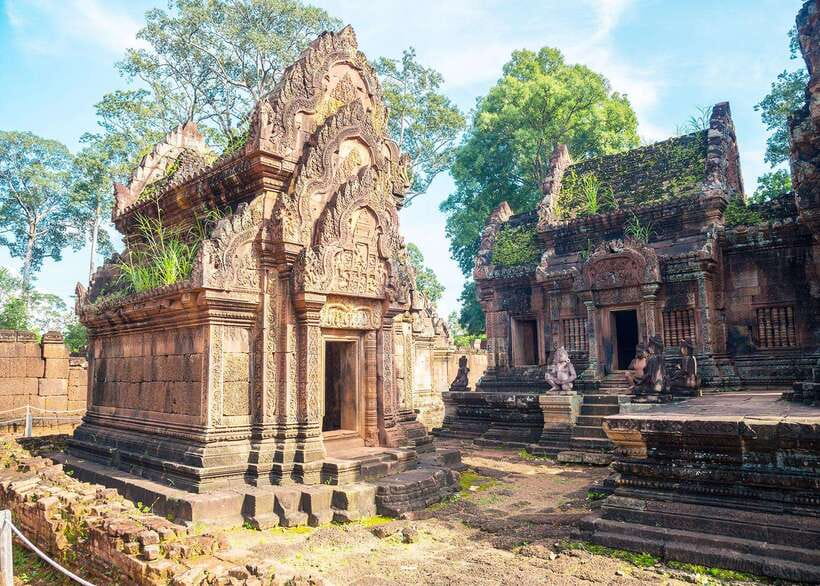 Siem Reap: Kulen Waterfalls and Banteay Srei Tour - Leaving Siem Reap in a private car