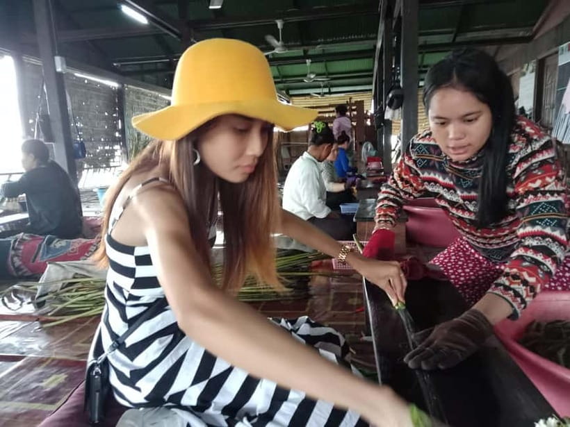 Siem Reap: Lotus Silk Farm- Tour, Lake & Masterclass - The 30-minute boat ride through lotus fields