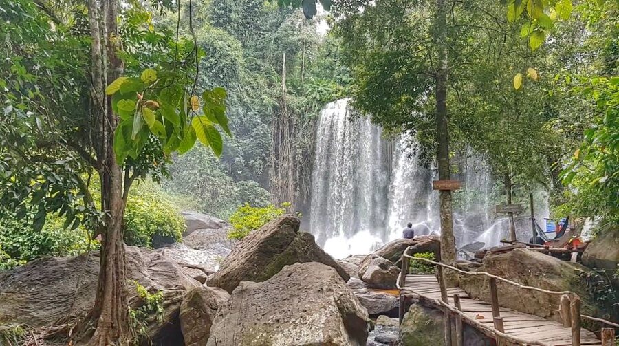 Siem Reap: Magical Kulen Mountain by Cambodiajeep - The final cliff view over jungle and mountains