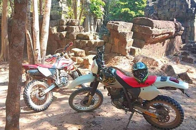 Siem Reap One Day Dirt Bike MotorbikeTour - Riding through villages, farms, and rice fields