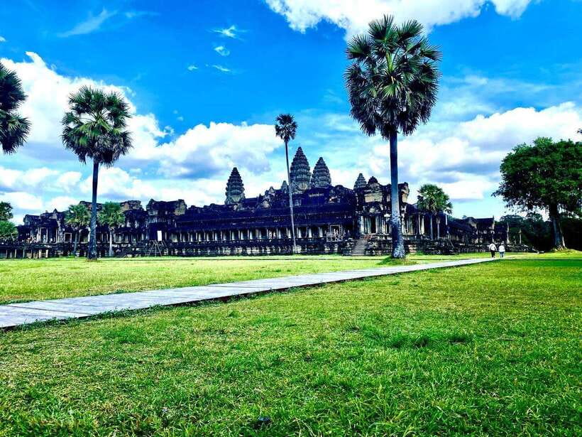 Siem Reap: Private Angkor Wat & Bakheng Mountain Sunset Tour - Key points to know before booking