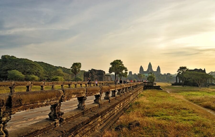 Siem Reap: Private Angkor Wat & Bakheng Mountain Sunset Tour - Should you book the Angkor Wat and Bakheng sunset tour?