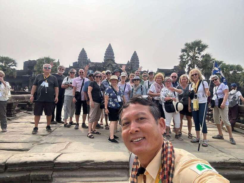 Siem Reap: Private Angkor Wat & Bakheng Mountain Sunset Tour - Sunset views with Angkor Wat below
