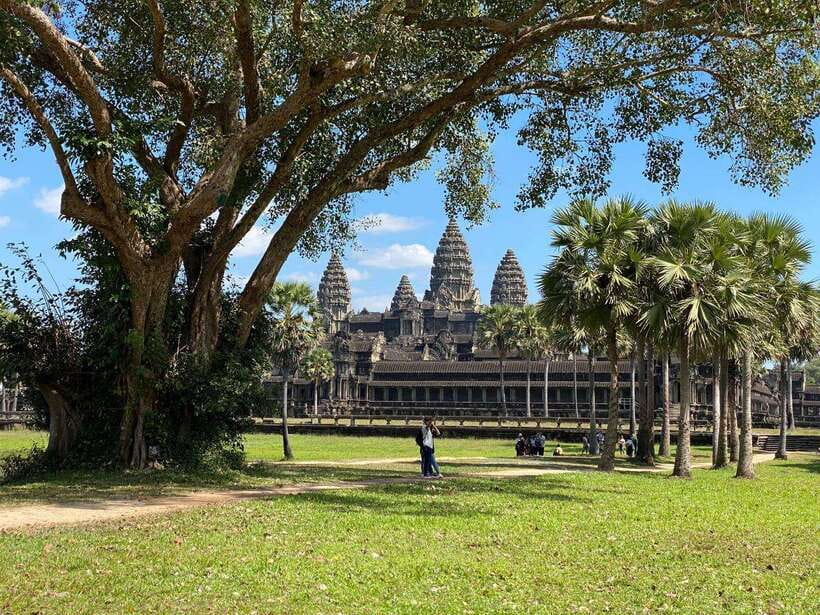 Siem Reap: Private Angkor Wat & Bakheng Mountain Sunset Tour - Who will get the most from this tour