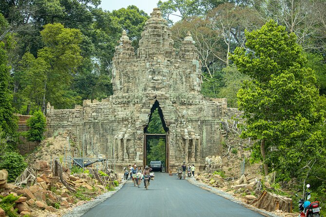 Siem Reap: Private Angkor Wat Sunrise & Tour Around Angkor Park - Angkor Wat before breakfast