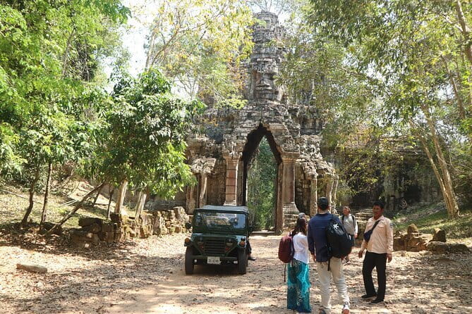 Siem Reap: Private Custom Angkor Wat Tour with Local Guide - Bayon and the faces of Angkor Thom