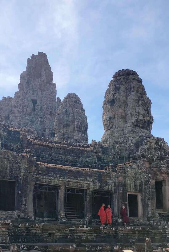 Siem Reap Private Tour: Angkor Wat Sunrise And Banteay Srei - What the guide and vehicle add