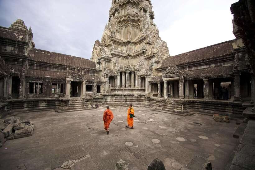 Siem Reap: Private Tour of Angkor Complex - Lunch, then the great scale of Angkor Wat