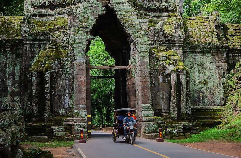 Siem Reap : Private Tuk-Tuk Tour of the Magnificent Temples. - Lunch is local, simple, and extra