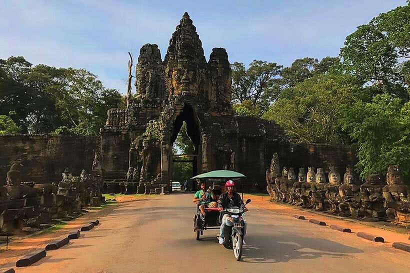 Siem Reap : Private Tuk-Tuk Tour of the Magnificent Temples. - Starting in Siem Reap and getting the Angkor Pass
