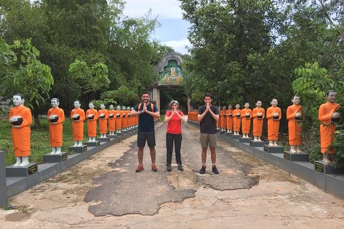Siem Reap: Silk Farm & Countryside Offbeat Jeep Tour - Seeing silk made by hand