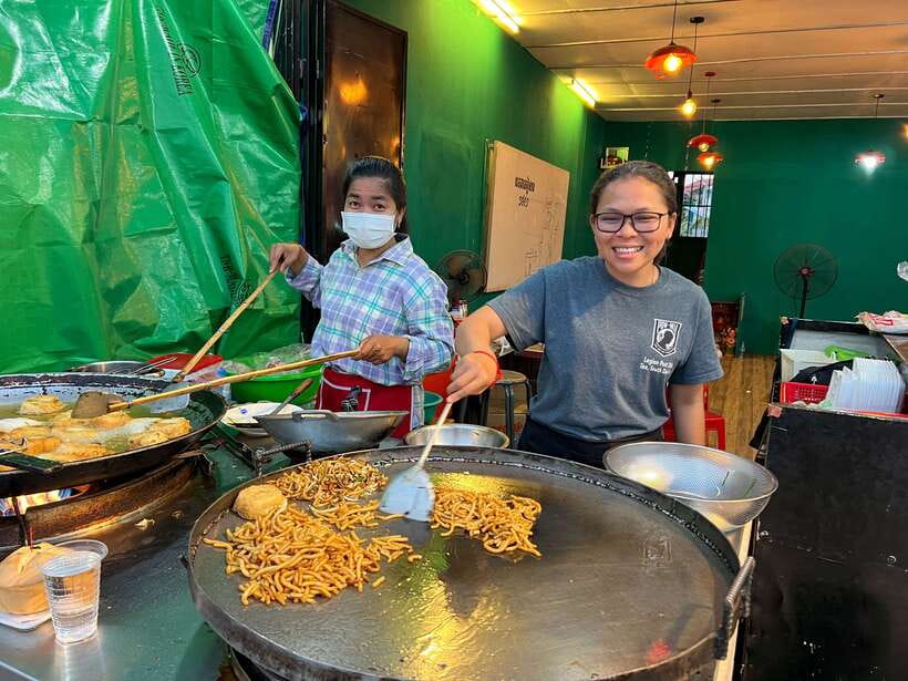 Siem Reap: Small Group Street Food Tour with Tuk-Tuk Ride - Why an evening food tour works well in Siem Reap