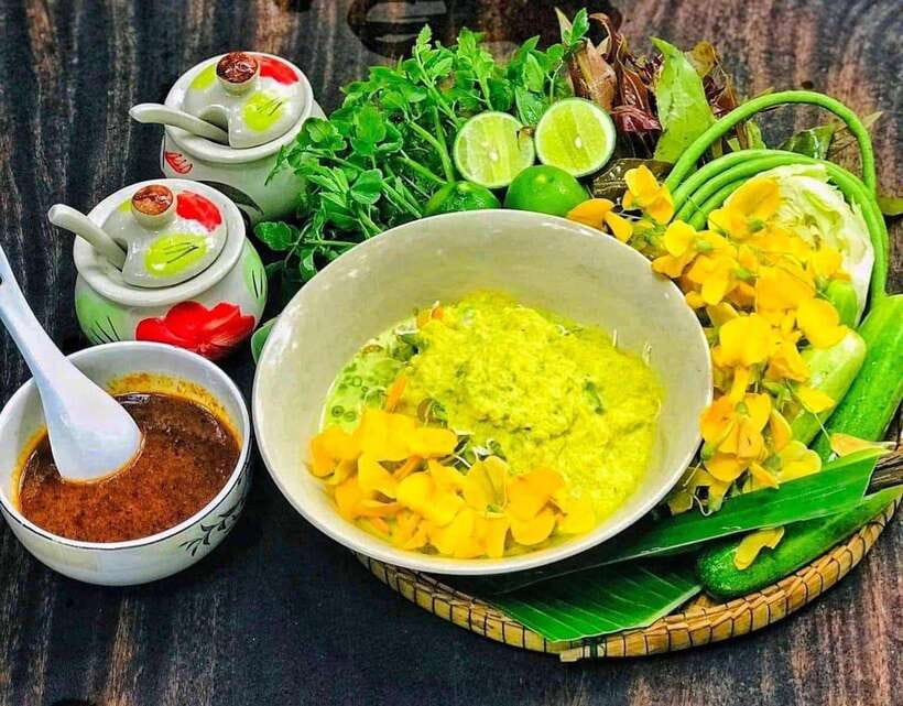 Siem Reap: Street Food Experience by Tuk-Tuk - A drink at ASANA Old Wooden House