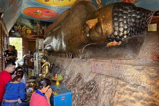 Siem Reap to Phnom Kulen: Waterfalls & 1000 Lingas Tour - Preah Ang Thom and the giant reclining Buddha