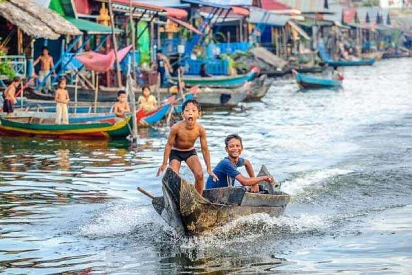 Siem Reap: Tonle Sap, Kampong Phluk & Floating Village Tour - Entering Kampong Phluk and seeing the tall homes