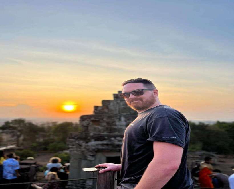 Small-Group Full Day Angkor wat Guide tour with Sun set - Phnom Bakheng sunset and the final view