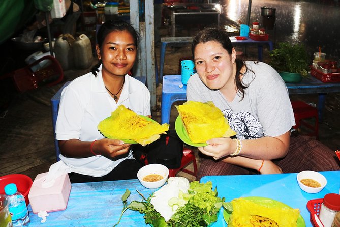 Street Food Tasting Tour including Dinner - The city’s local picnic spot after dark