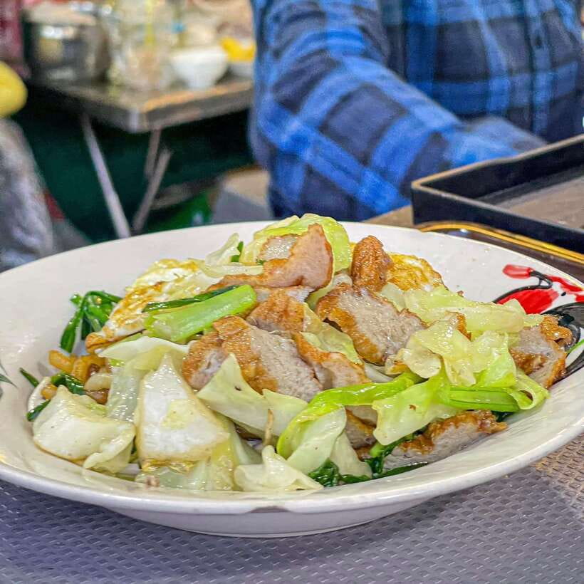 Street Food Tour and Phare Circus with Tuk-Tuk Transfers - Num Banh Chok, Cambodia’s classic noodle soup