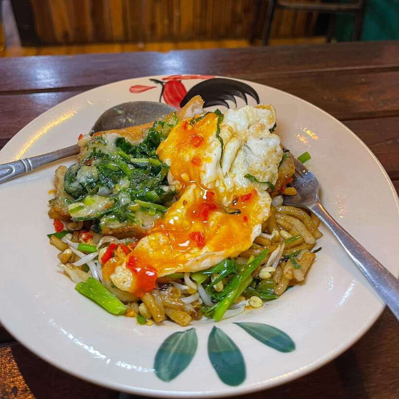 Street Food Tour and Phare Circus with Tuk-Tuk Transfers - Old Wooden House for a drink and a pause