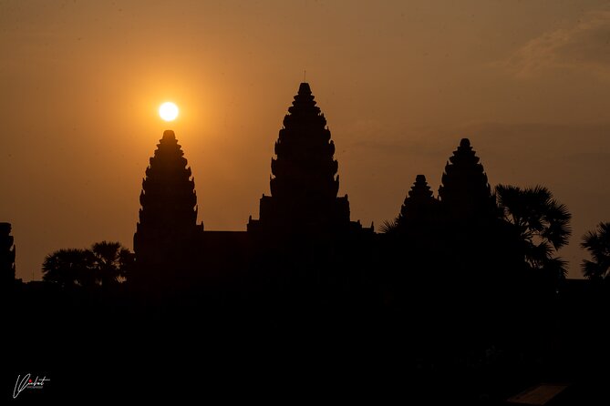 Sunrise Small Group Tour in Siem Reap - Bayon and the faces at Angkor Thom