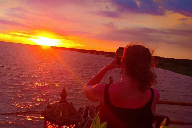 Sunset Dinner and drinks includes a Floating Village cruise tour. - What the guide adds to the experience