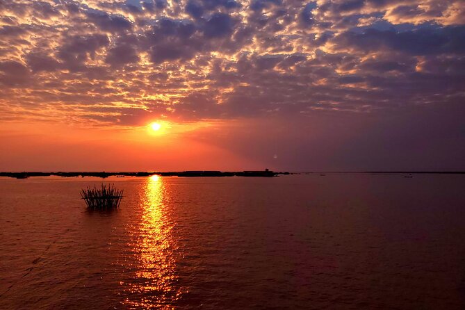 Sunset Dinner and drinks includes a Floating Village cruise tour. - Who will enjoy this Tonle Sap outing