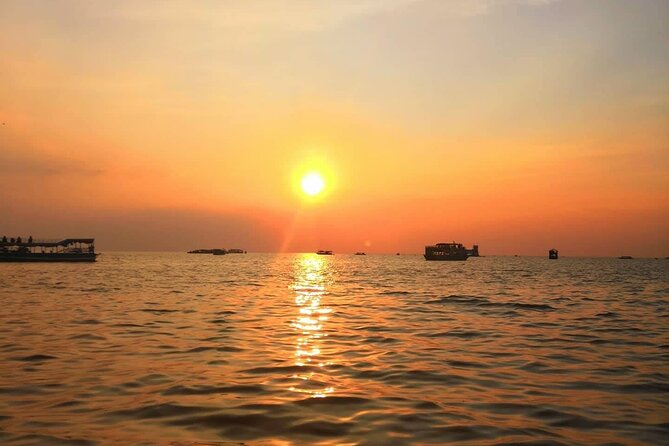 Sunset Dinner and drinks includes a Floating Village cruise tour. - Should you book it?