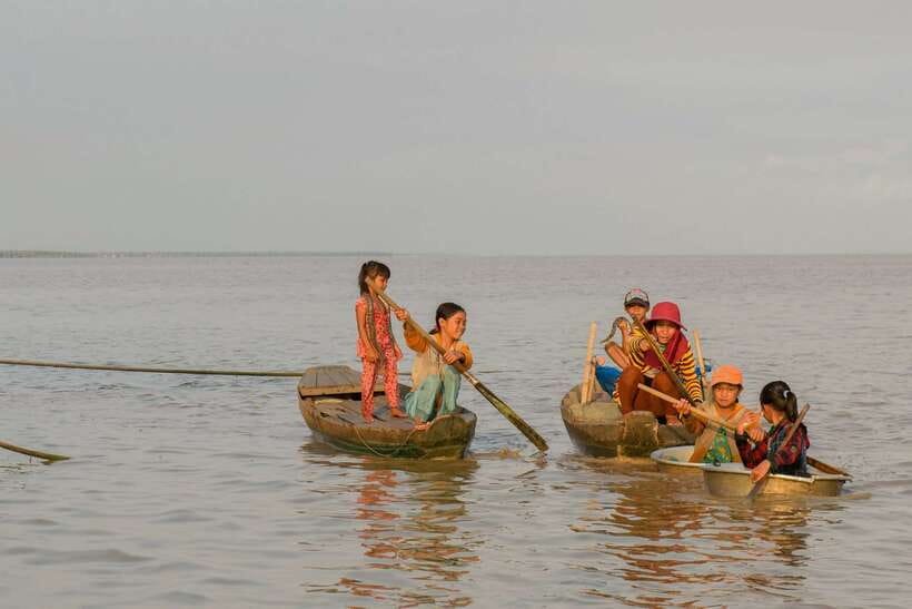 Sunset Dinner Tour: Tonle Sap Lake Floating Village - The crocodile and fish farm stop